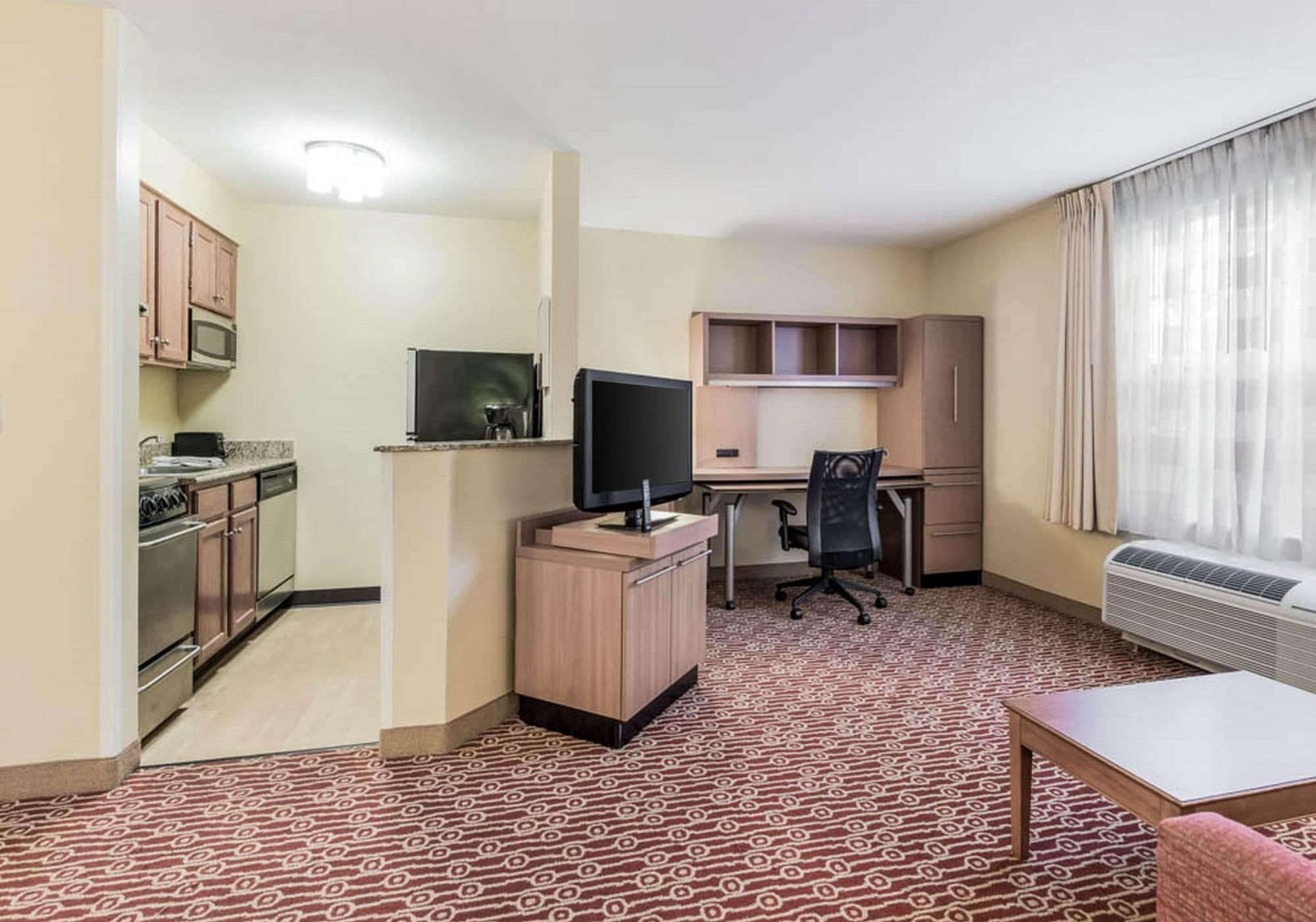 Suburban Blue Ash-cincinnati 3*